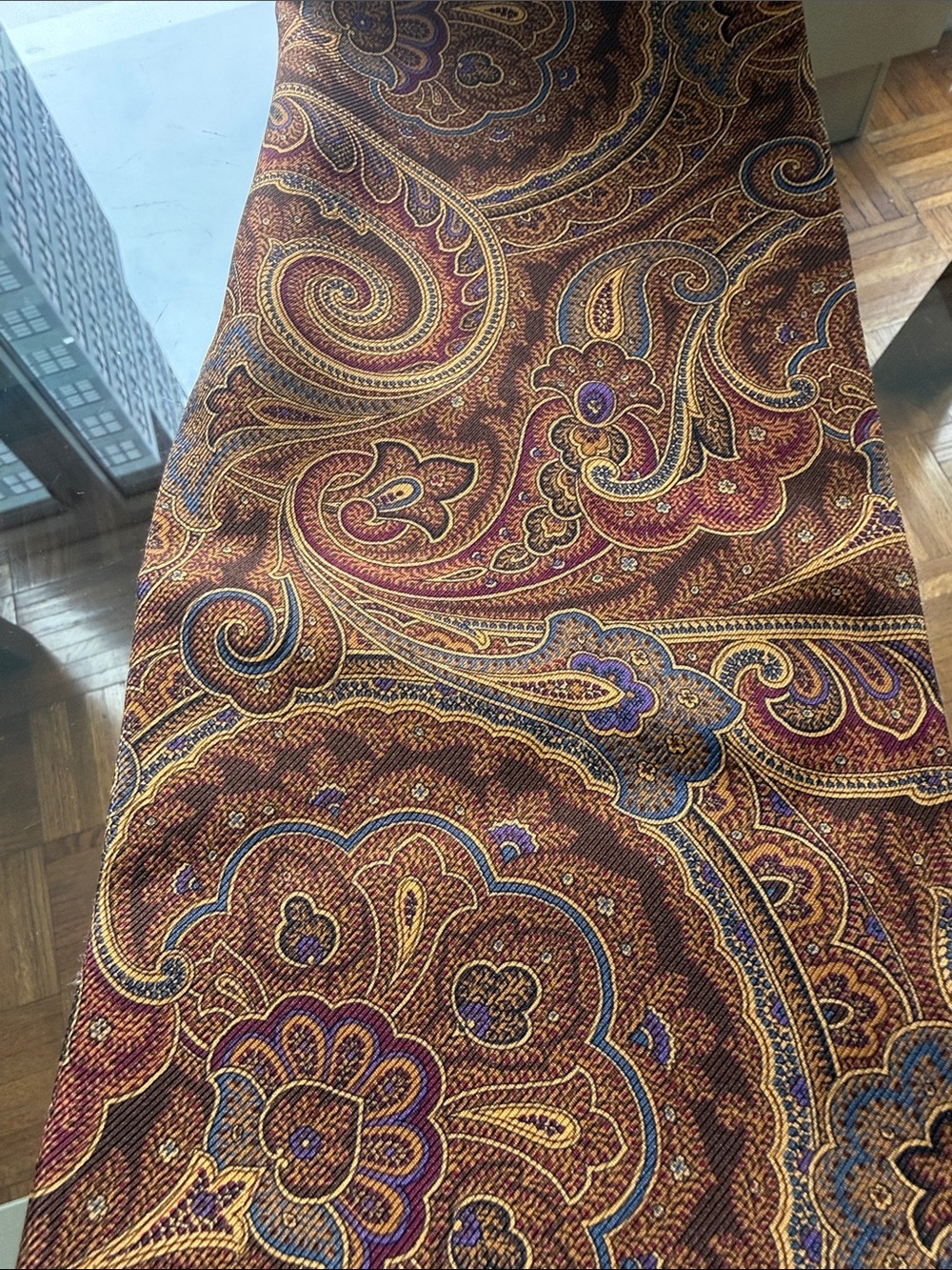 Hickey Freeman Vintage Unisex Silk Paisley Scarf w/Long Fringe Crafted in Italy. - Picture 3 of 7